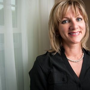 Meet your Posher, Elaine